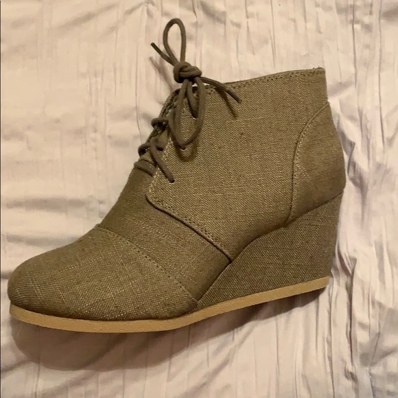 Heels - Picture 2 of 3